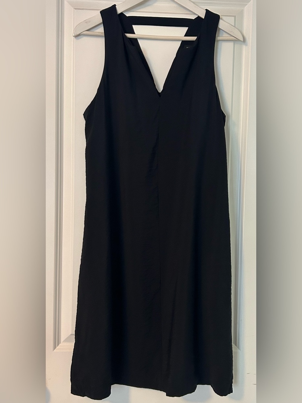 Banana Republic Black Sleeveless V-Neck Shift Dress | Medium